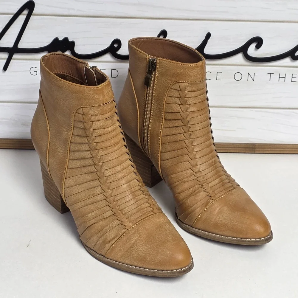 Beast Fashion Buckle McKenna Western Ankle Boots 7.5 Women's Camel Tan Block